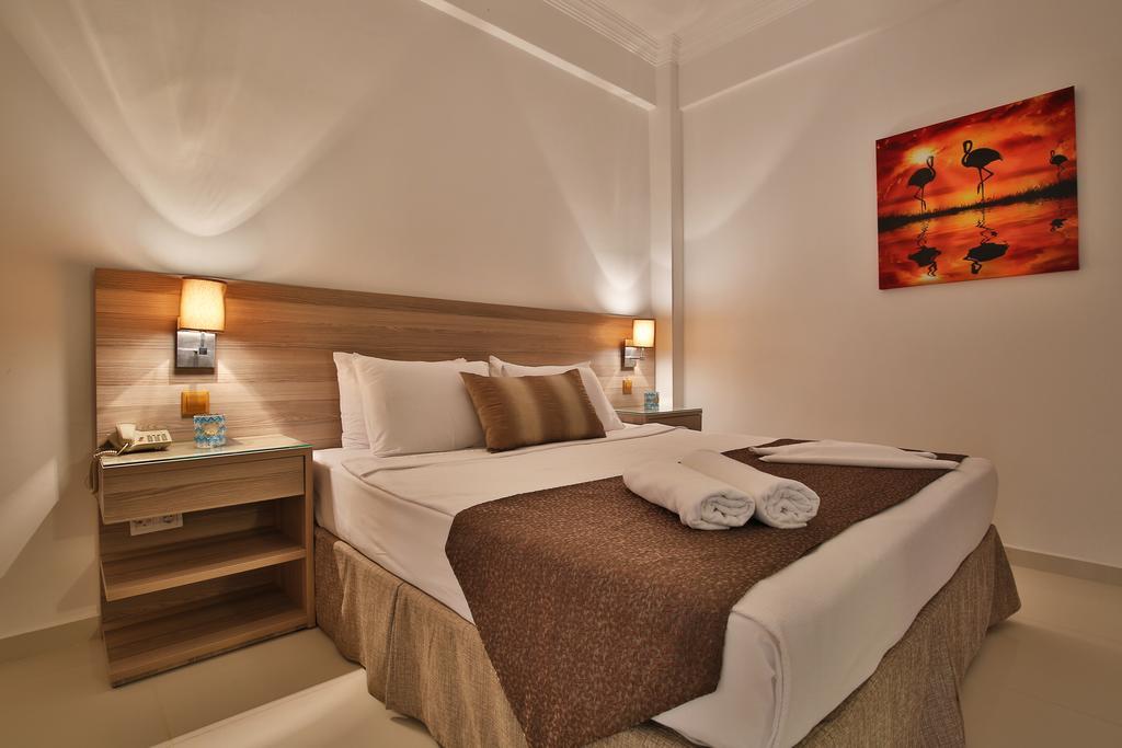Palm Bay Beach Hotel Emecik Bagian luar foto